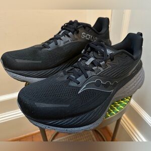 Saucony Hurricane 24 - Size US Men’s 11